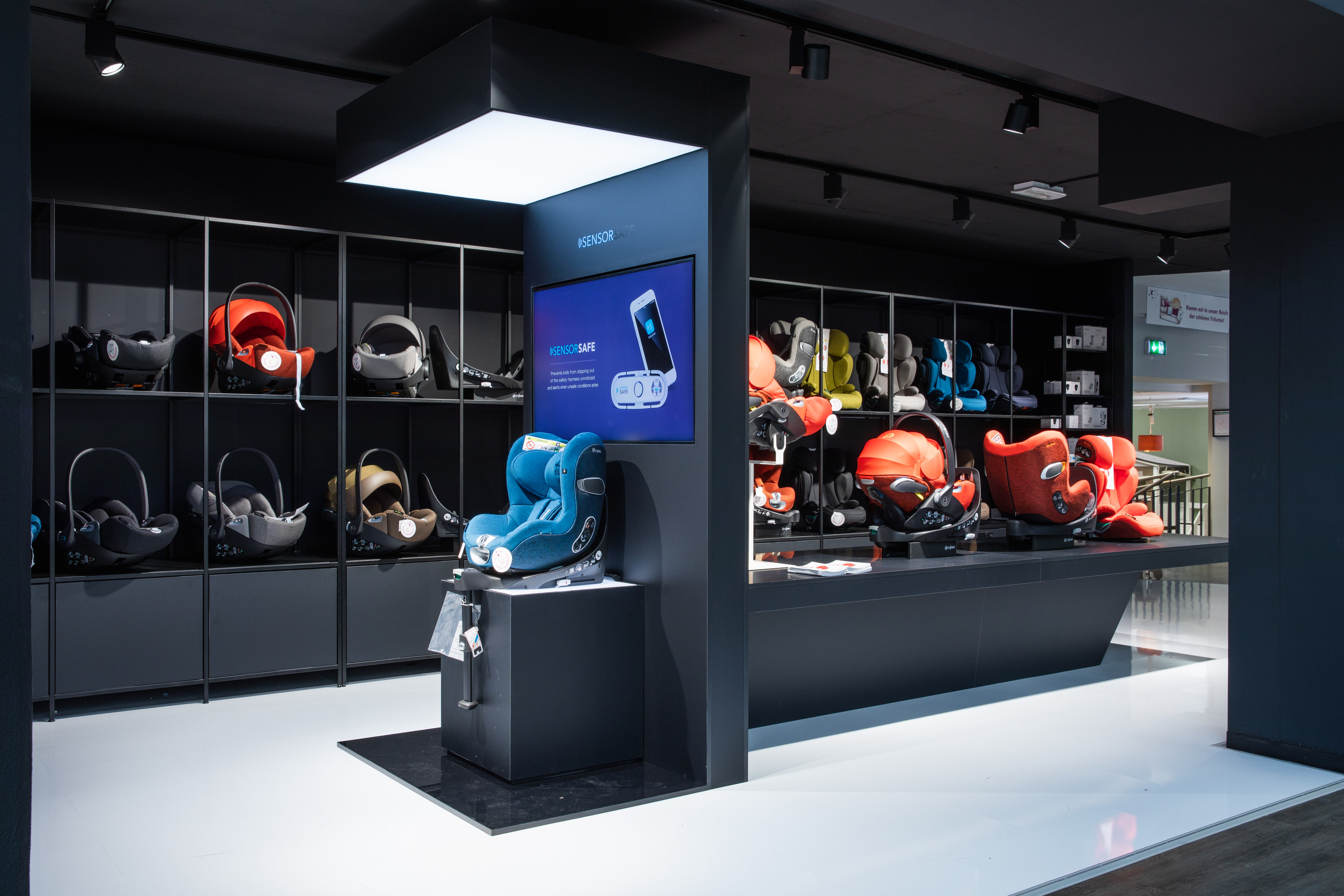 Kinnings Retail Store — DE Cybex child safety 01