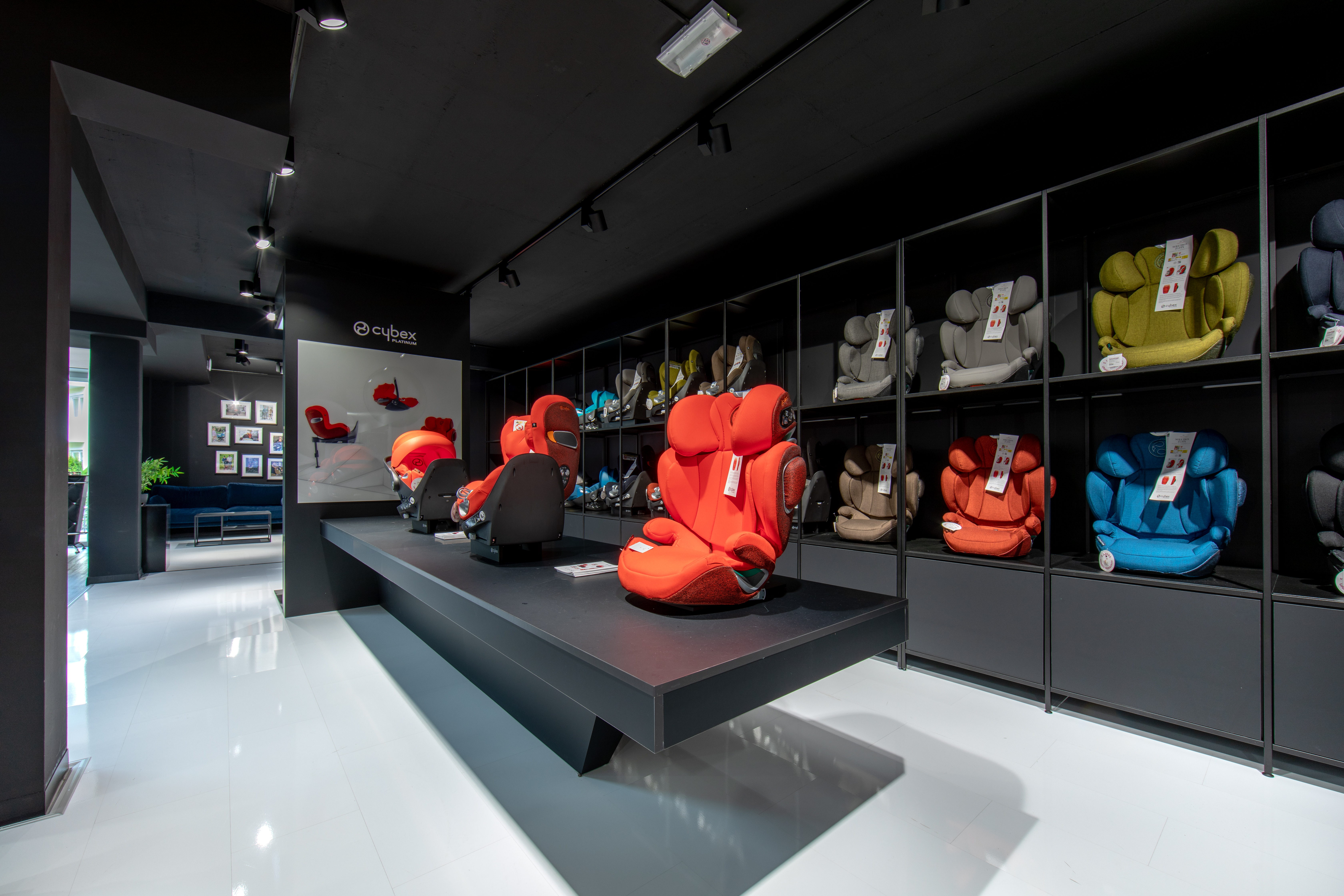 Kinnings Retail Store — DE Cybex child safety 04