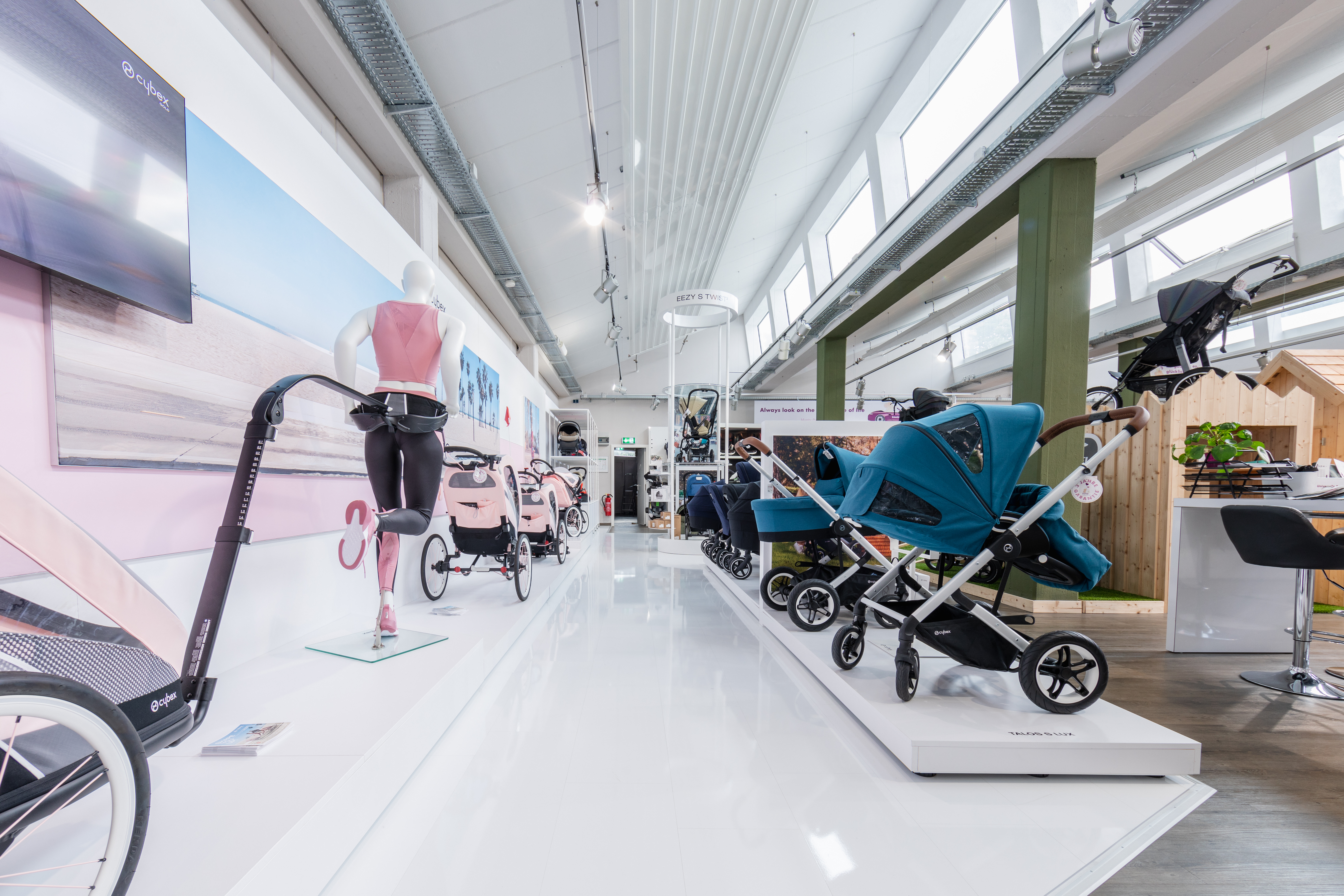 Kinnings Retail Store — DE Cybex gold 01