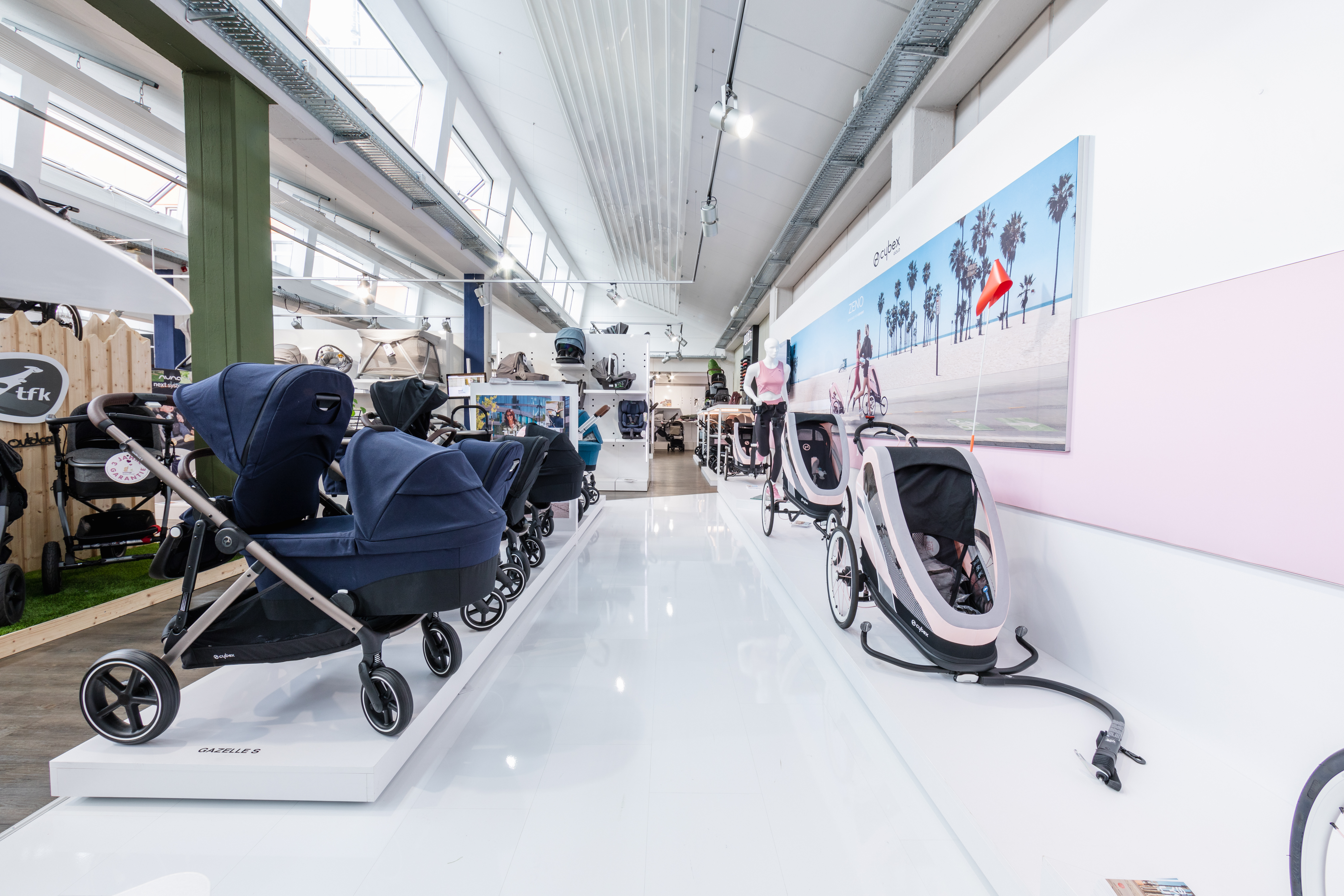Kinnings Retail Store — DE Cybex gold 02