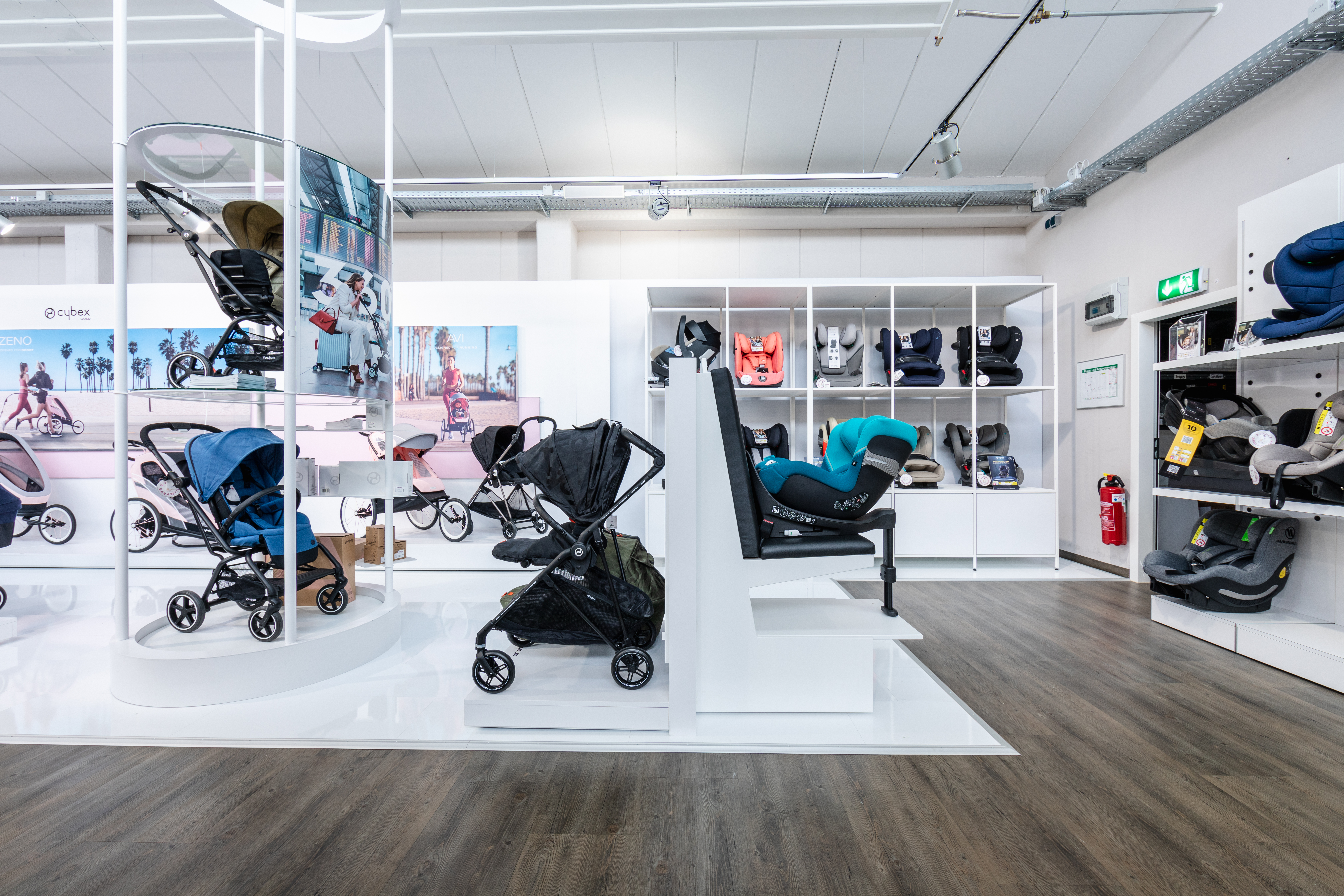 Kinnings Retail Store — DE Cybex gold 05