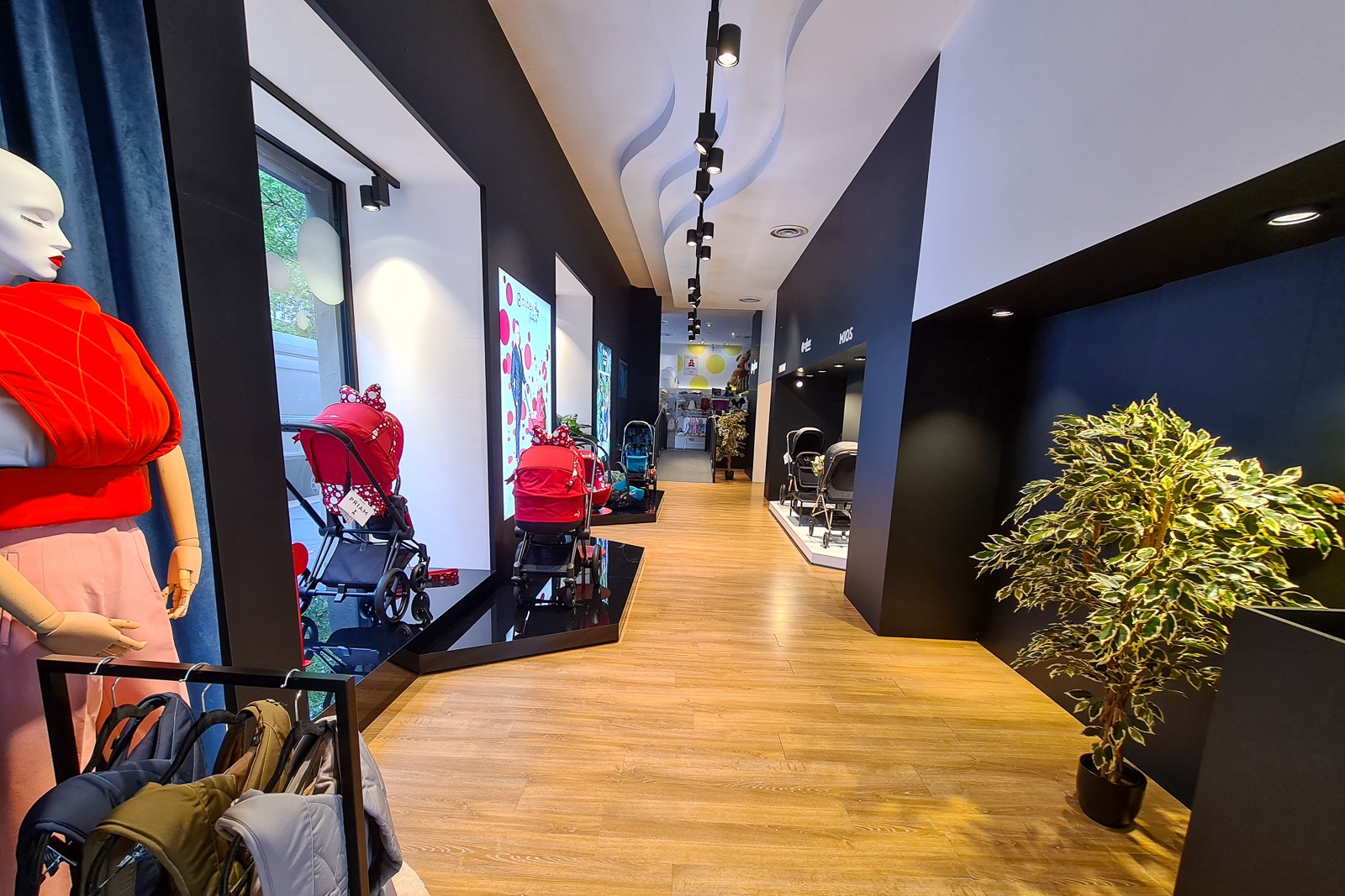 Cybex Store Renovation — Milan, IT entrance