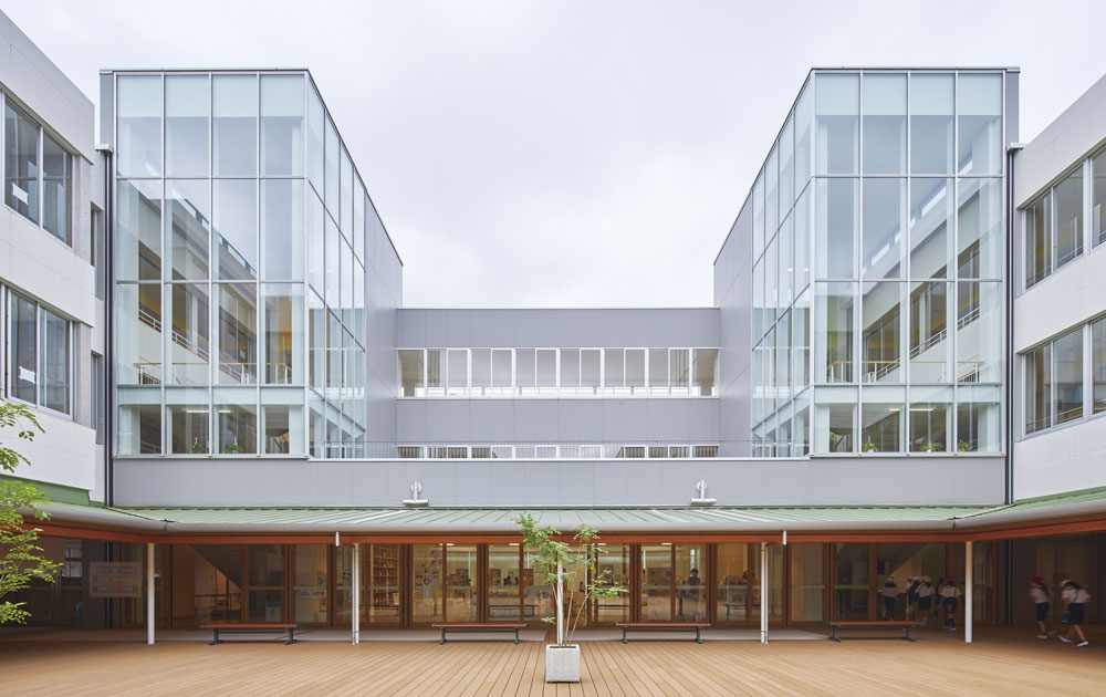 Primary School Campus — Tsukuba, JP courtyard 01
